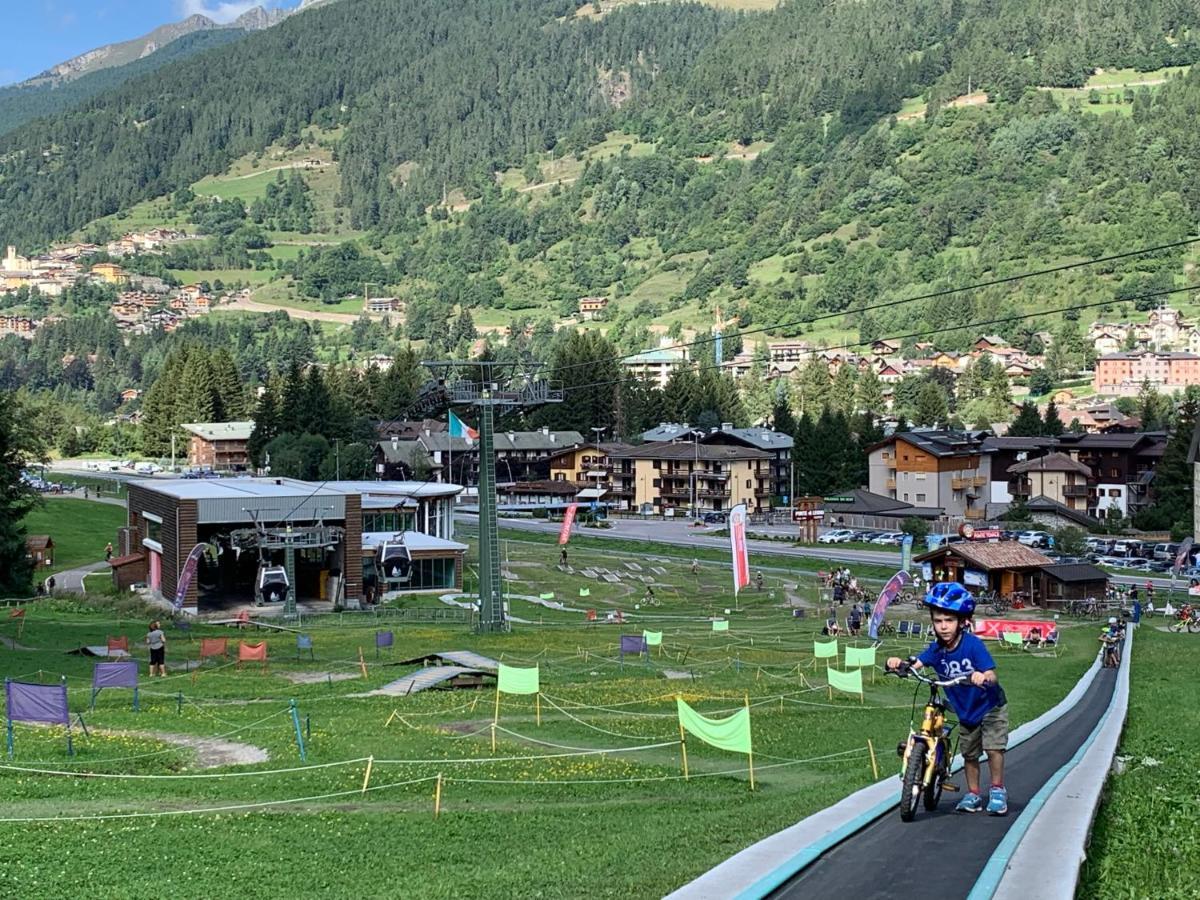 Appartamento Blue Mountain Ponte Di Legno Esterno foto